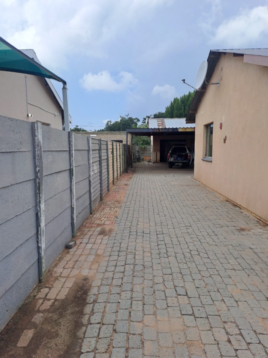 To Let 3 Bedroom Property for Rent in Naudeville Free State